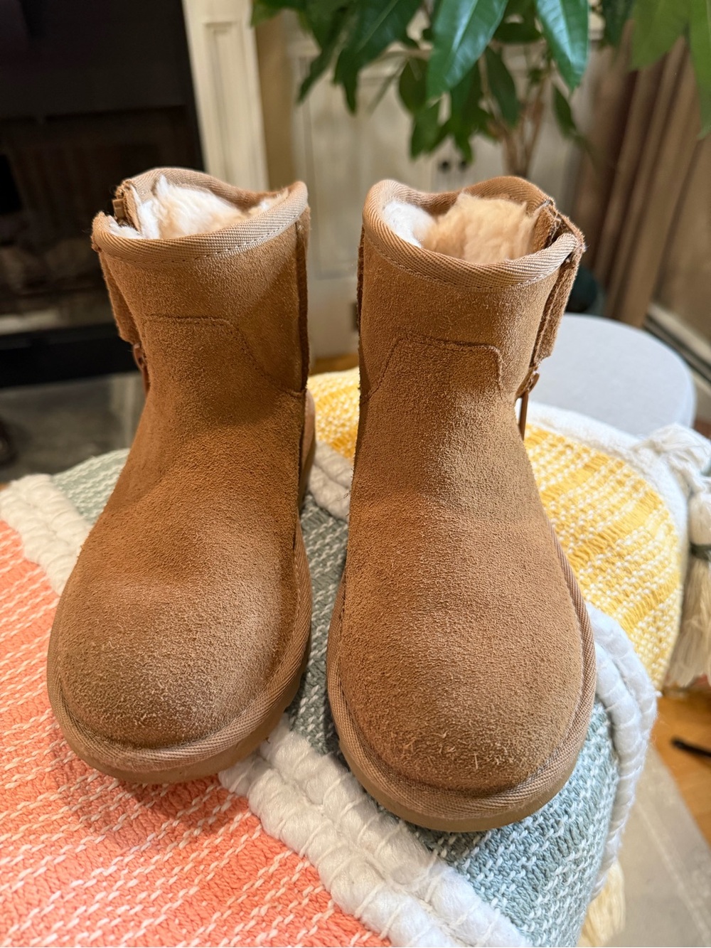UGG Kids Chestnut Suede Shearling Ankle Boots - Size 13